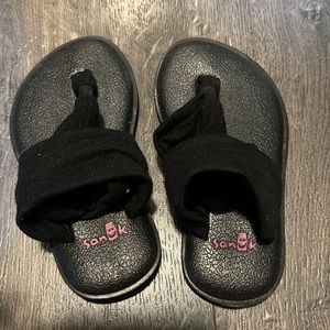 Sanuk Sandal. Like new. Size 7-8 toddler.